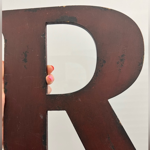 Big R decor - Picture 3 of 3